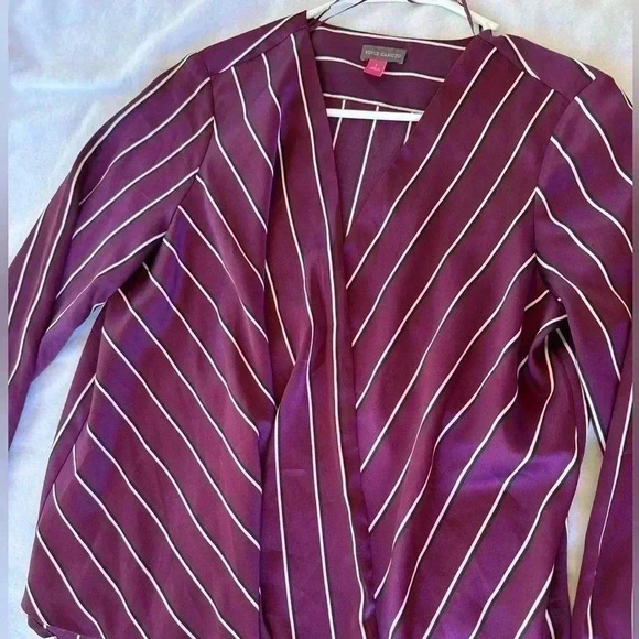 Vince Camuto Long Sleeve Top - Picture 4 of 6